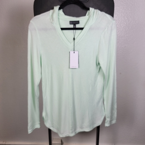 bobeau Tops - Bobeau Women's Light Green Long Sleeve V Neck Top Size S